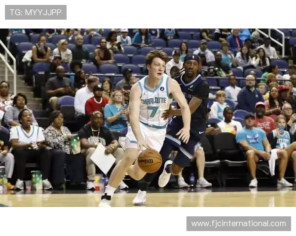 34号秀卡尔克布伦纳半场完美表现6投全中贡献13分4篮板1抢断1盖帽